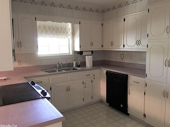4th image of 2313 Charlestowne Dr