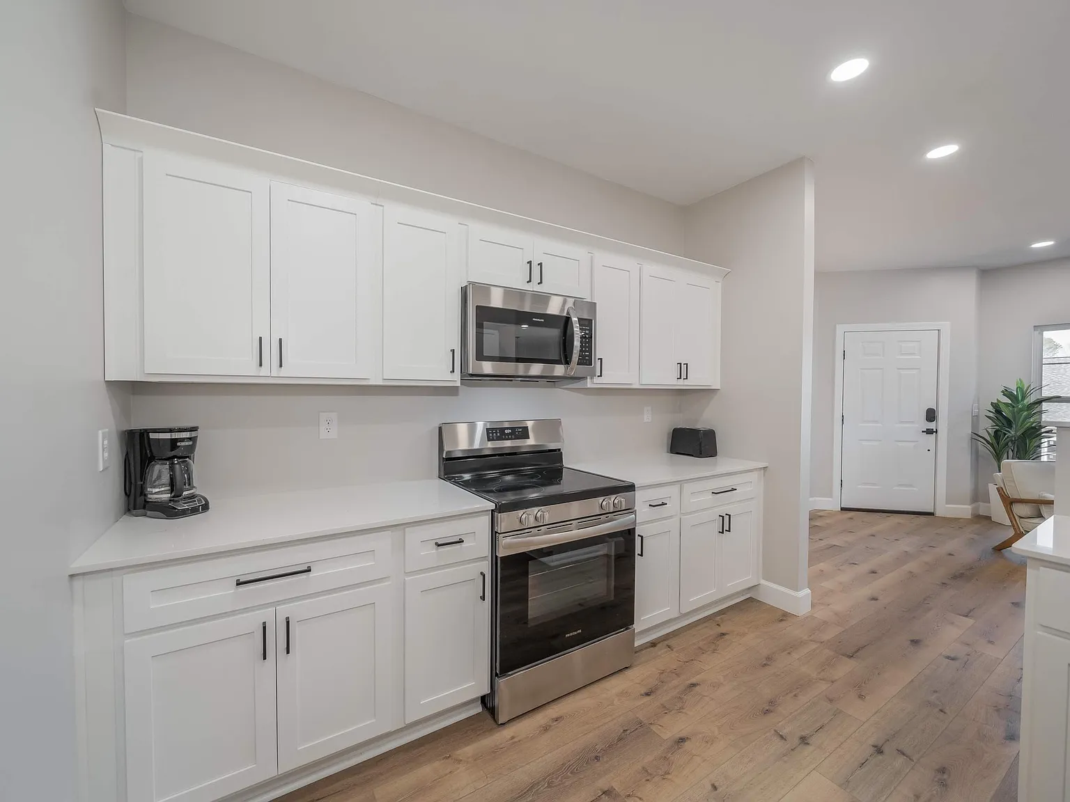 3 bed, 1300 sqft, $1,499 — Photo 1