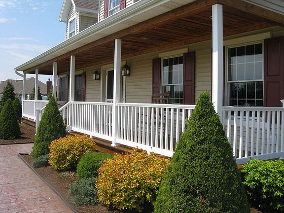 Full Front Porch w/Swing