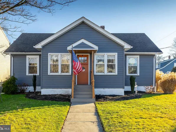 28 W Broad St, Gibbstown, NJ 08027