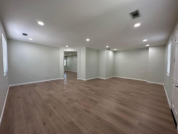 3rd image of 3921 Sungate Dr