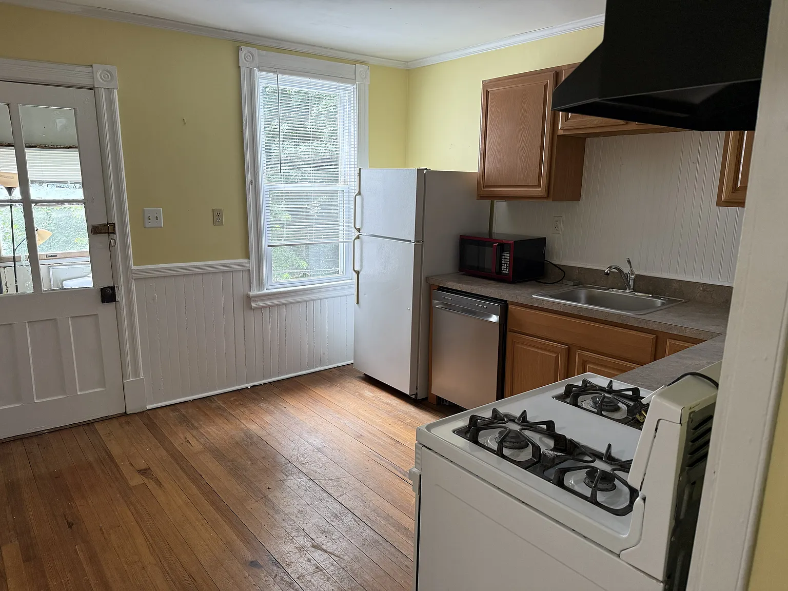 2 bed, 1000 sqft, $1,400 — Photo 3