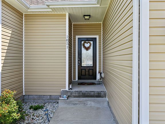 5th image of 1851 Camelot Dr