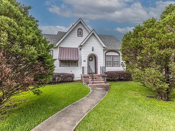 3rd image of 3433 Clermont Dr