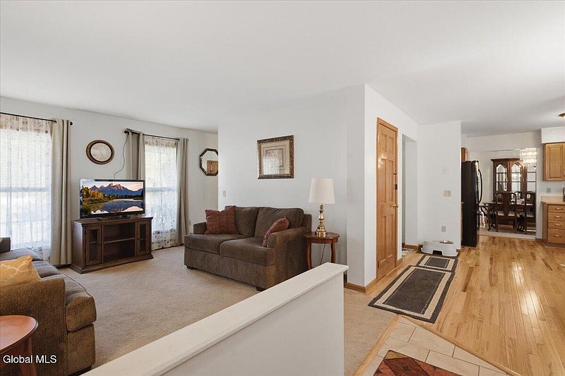 5th image of 44 Cordell Road