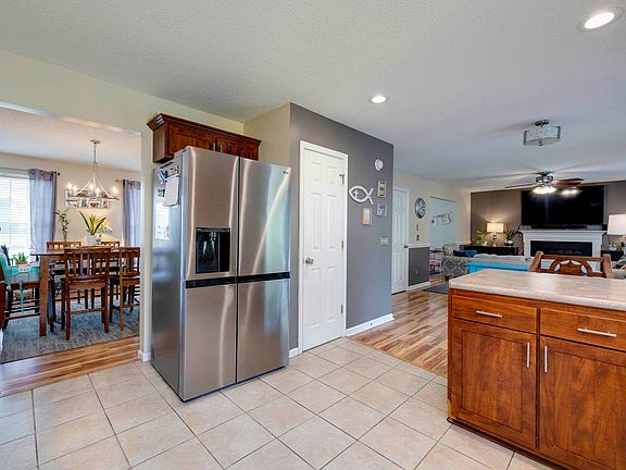 5th image of 1210 King Edwards Way