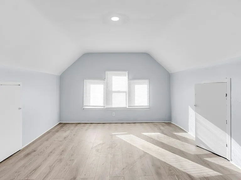 11215 Whitmore Ave #B — Photo 16