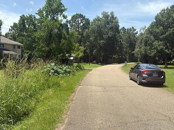 5th image of 15416 Elaine Ln