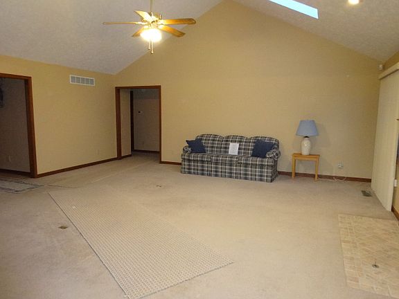 Great Rm w/gas fireplace