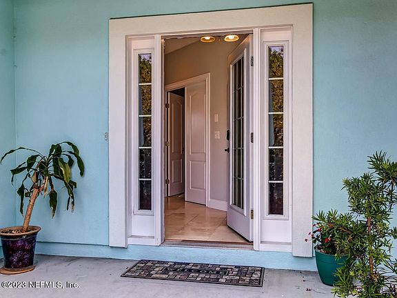 3rd image of 956 Seabreeze Ave