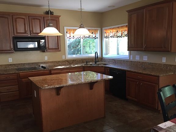 3rd image of 636 Ascot Dr