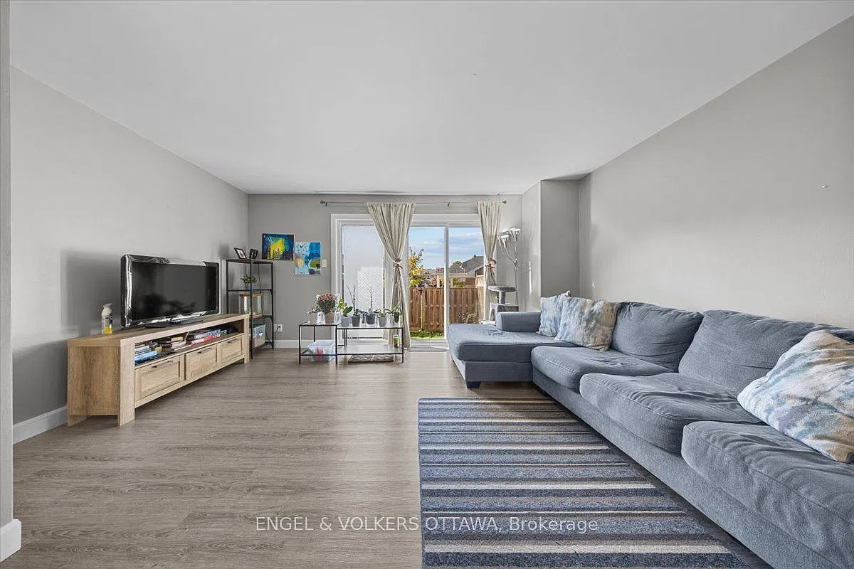 3 bed, $2,400 — Photo 4