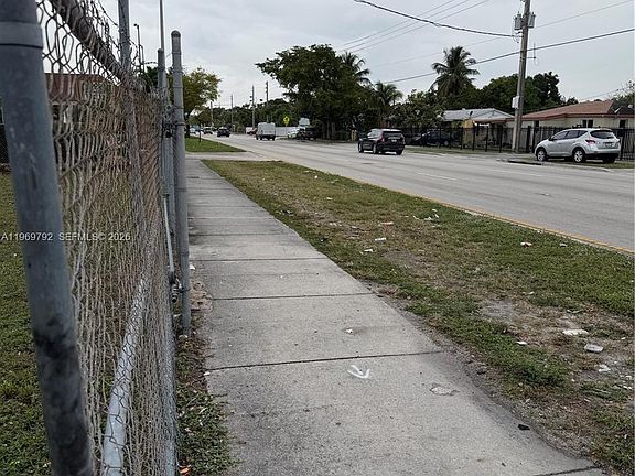 4th image of 752 Opa Locka Blvd