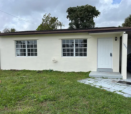 1327 SW 22nd Ave Photo 1