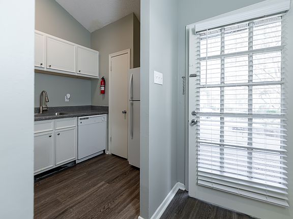 5th image of 6977 Amberly Village Dr #1648371