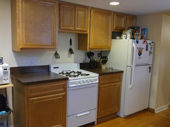 3rd image of 1243 W Hood Ave