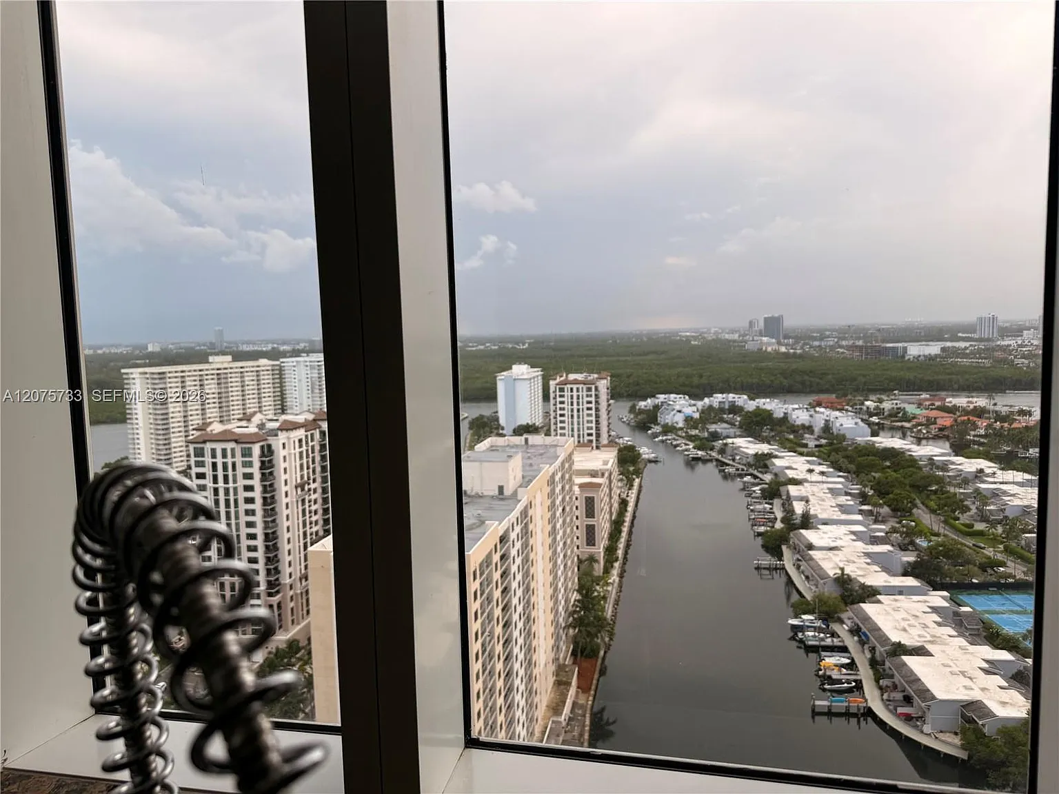 Tdr Tower I Condo — Photo 1