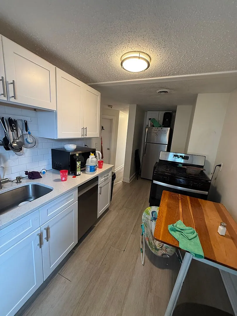 No Fee Allston 2.5 Bed W/ Dishwasher, Parking Spot - Great Package Deal — Photo 1