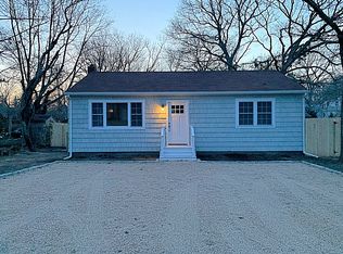 150 Ponquogue Ave, Hampton Bays, NY