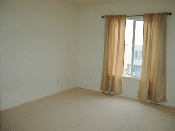 4th image of 358 Bright St