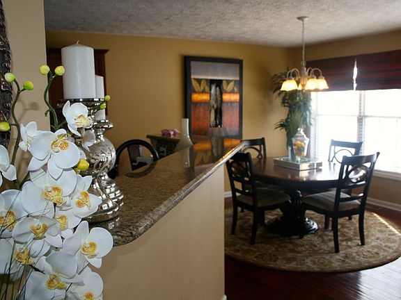 4th image of 802 Wyndham Hills Dr