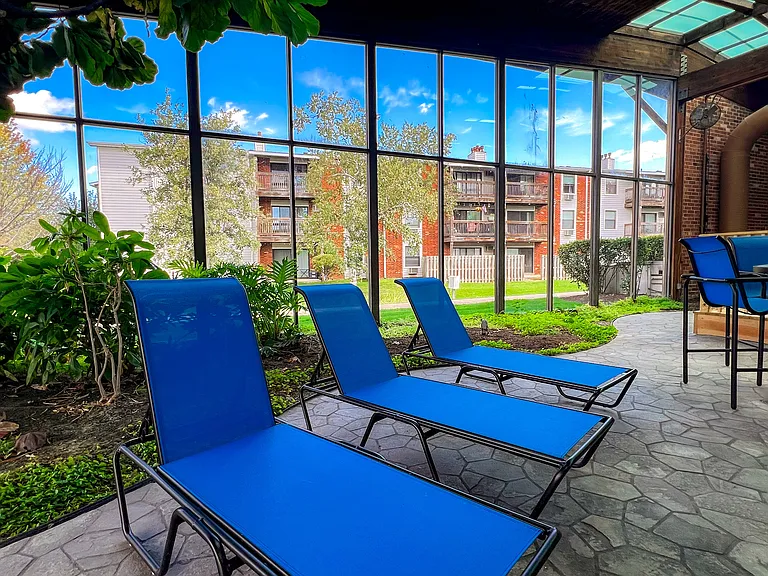 Barrington Lakes Apartments — Photo 43