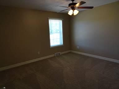 4th image of 5243 North St