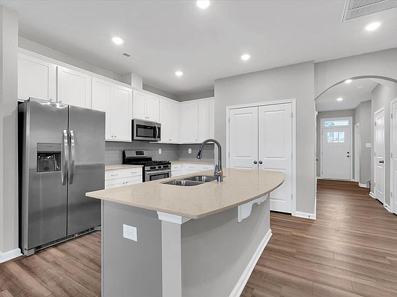 4th image of 318 E Compass Way