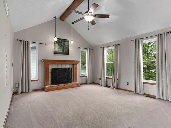 4th image of 329 NE Fiddlewood Ave