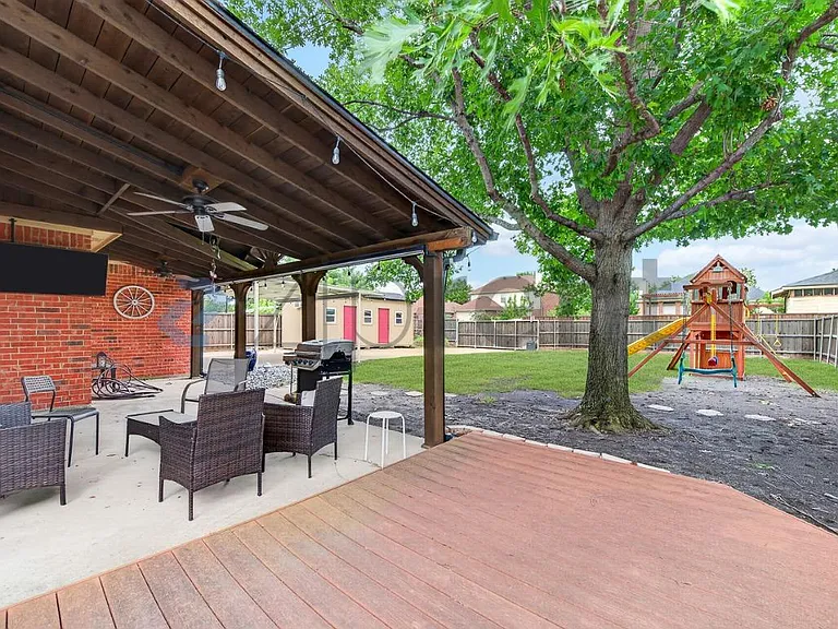 7011 Cottonwood Cir — Photo 23