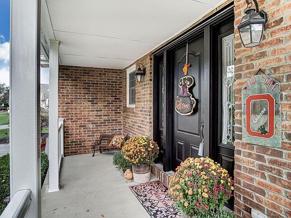 4th image of 6890 Blackhawk Ct