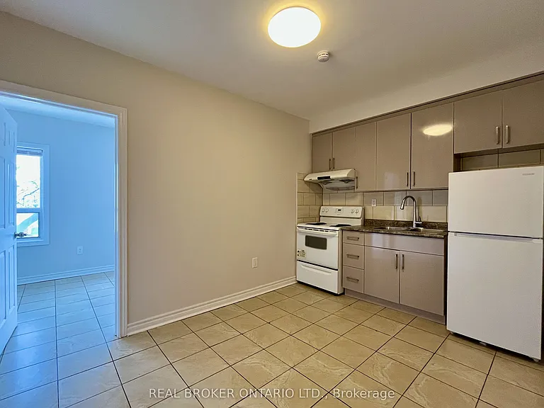 1228 Danforth Ave #1 — Photo 3