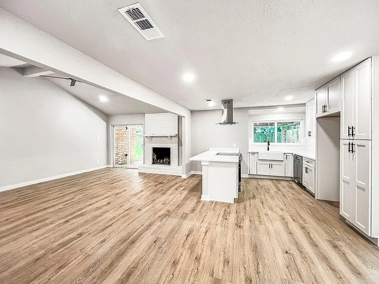 23207 Naples Dr — Photo 5