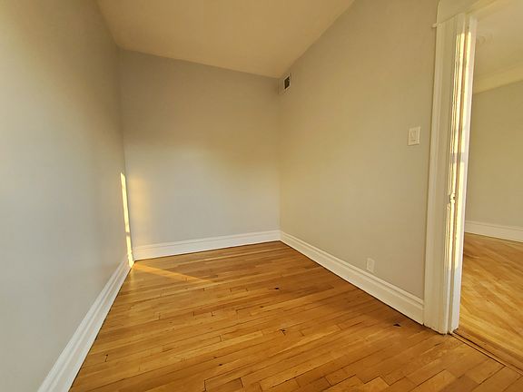 5th image of 104 Baldwin Ave #3R