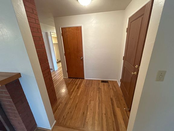 2nd image of 400 NW Ponderosa Ave