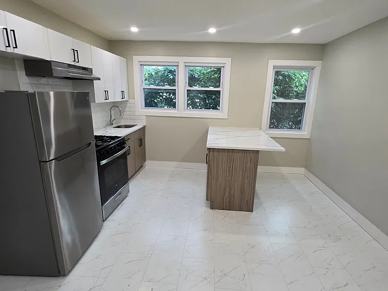 9 Stecher St #2R — Photo 2