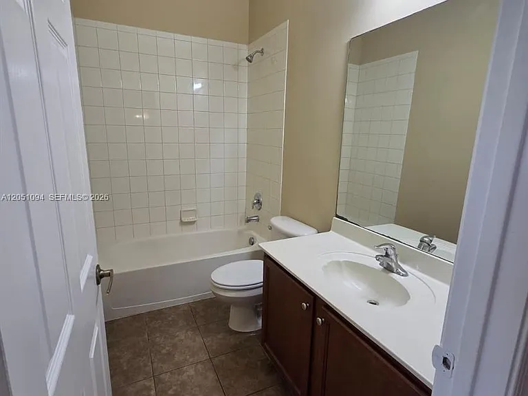 2851 W Prospect Rd #404 — Photo 11