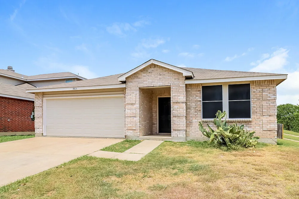 4 bed, 2.0 bath, 2113 sqft, $2,015 — Photo 1