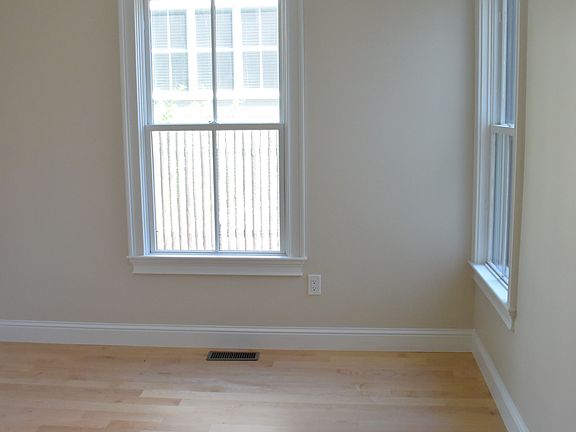 4th image of 9 Sheridan St #1