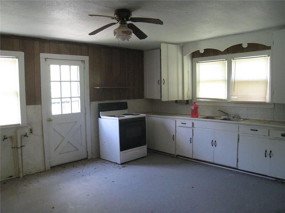 2nd image of 165 Elmwood Rd