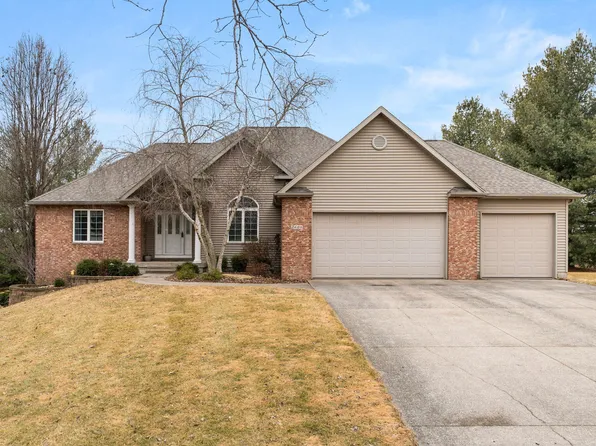 2606 Dover Downs St, Muscatine, IA 52761