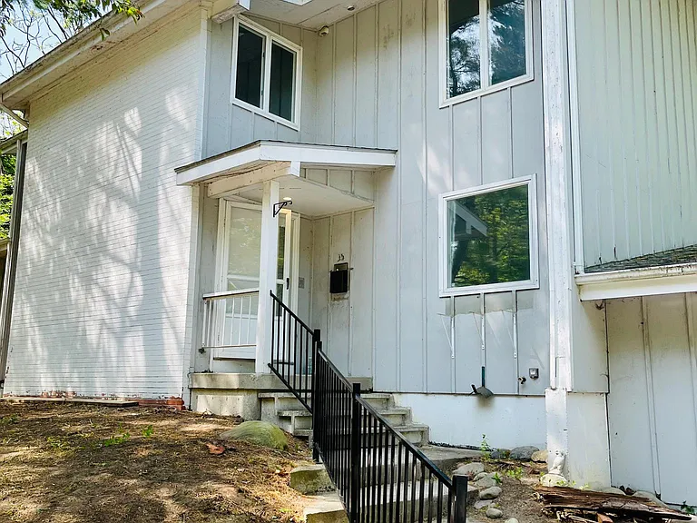 35 Deforest Hts — Photo 1