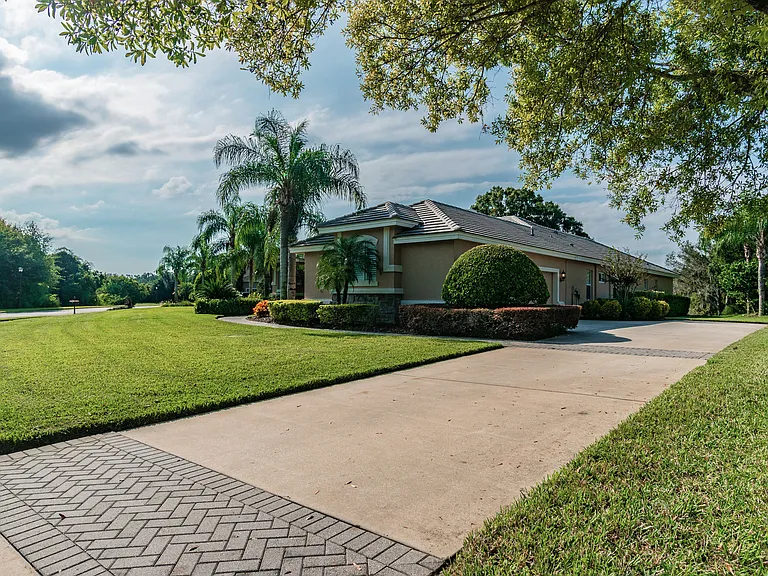 1107 Oxbridge Dr — Photo 5
