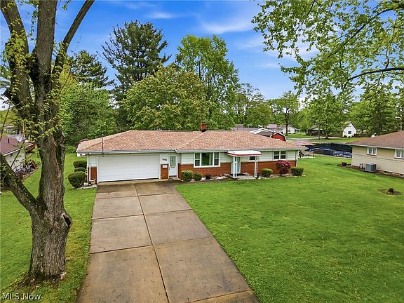 3rd image of 3130 Lynwood Dr NW