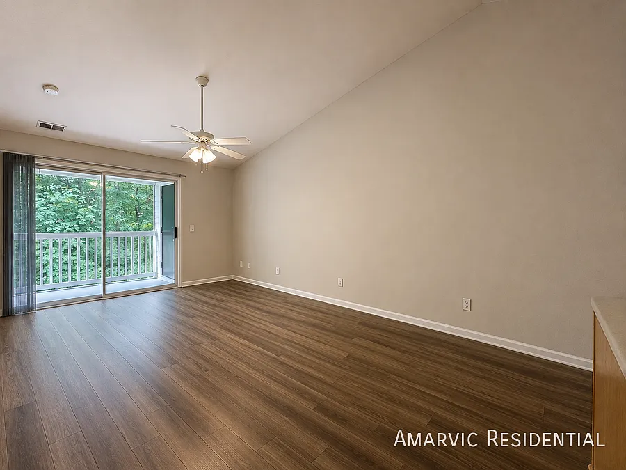 1851 Trailwood Heights — Photo 2