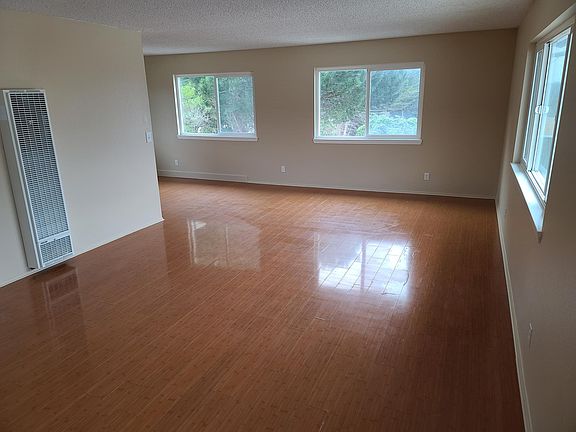 4th image of 378 Orton St