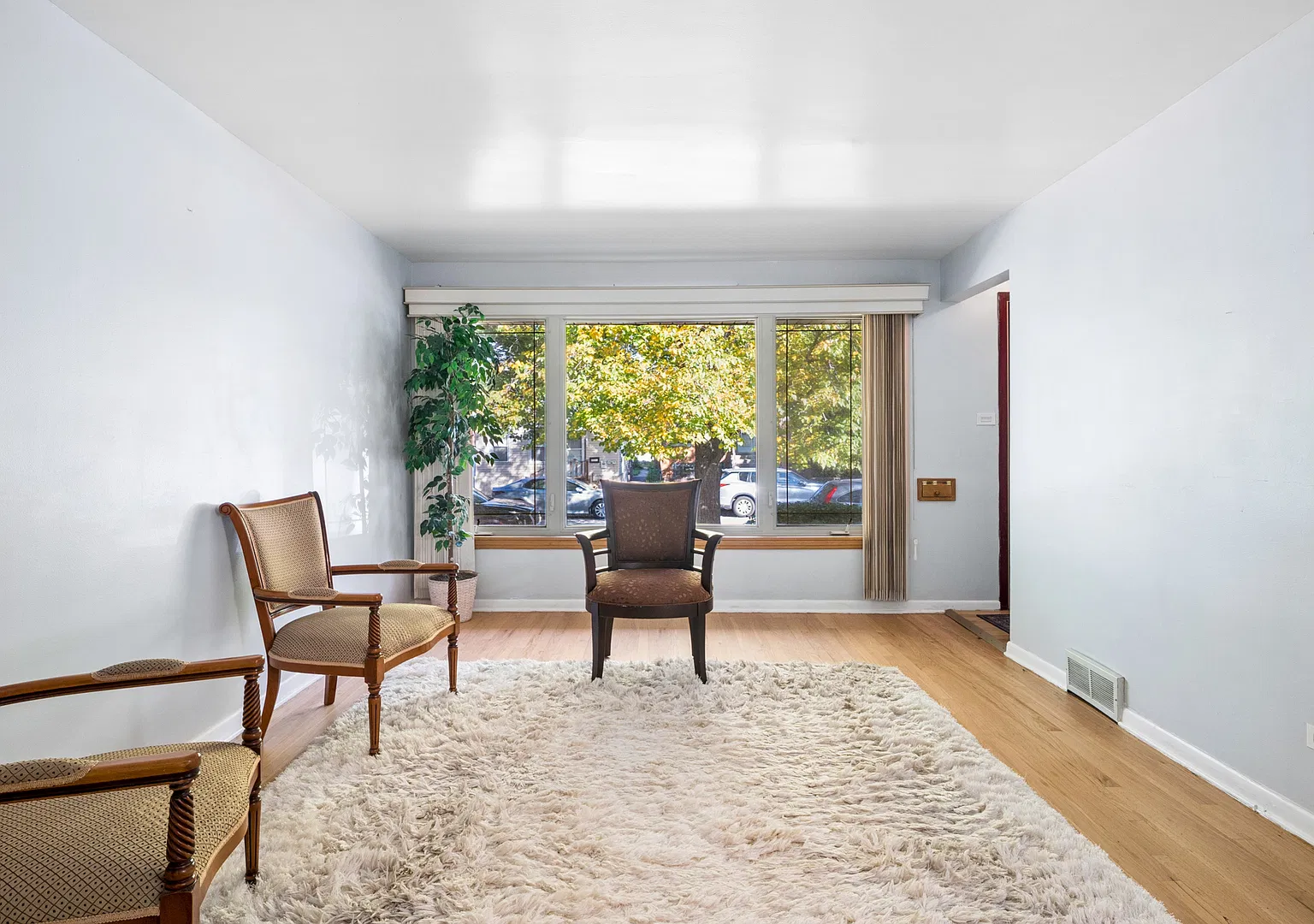 4 bed, 2300 sqft, $3,250 — Photo 2