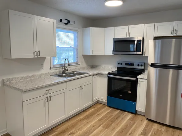 400 College Place Ave #E4, Dobson, NC 27017