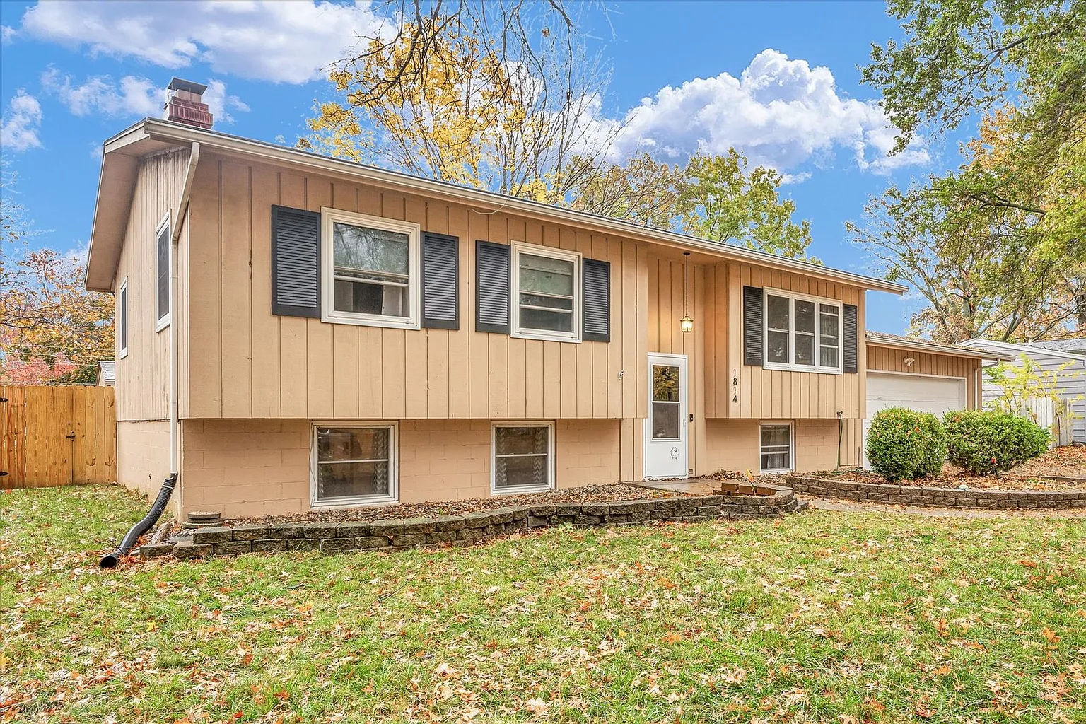 1814 Winchester Dr photo 1