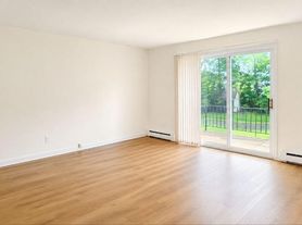 5 White Gate Rd, Wappingers Falls, NY
